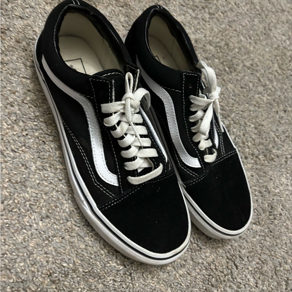 Black and white Vans old school 7/8.5